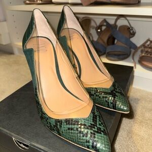 Elegant Green Snakeskin Women's Pumps INC